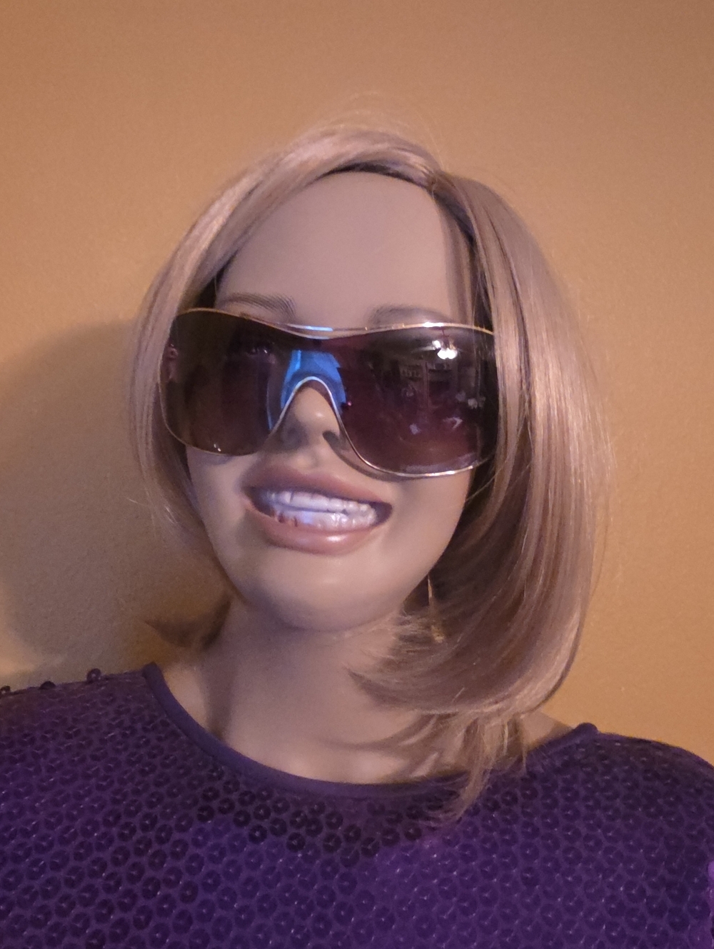 COACH SUNGLASSES AND CLAM SHELL CASE - Picture 13 of 14